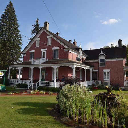 吉尔安住宿加早餐旅馆 Saint-André-Avellin 外观 照片