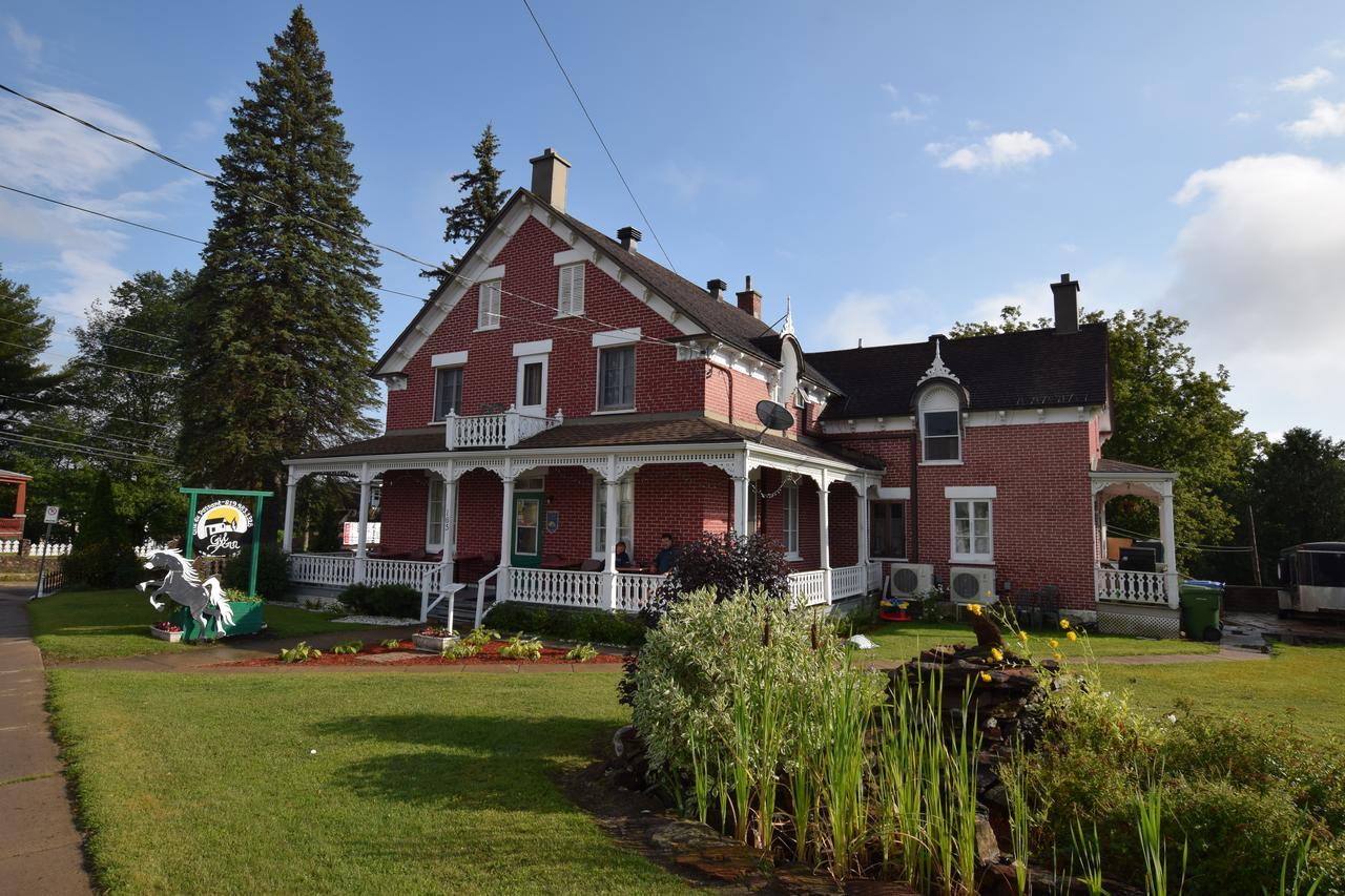 吉尔安住宿加早餐旅馆 Saint-André-Avellin 外观 照片